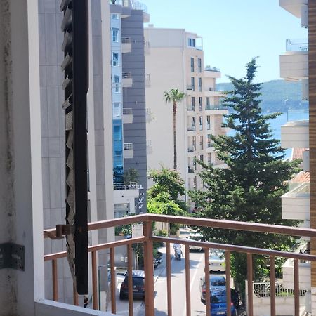 Bela Kuca Studio Apartments-Na Korak Do Mora-A Step To The Sea Rafailovići Eksteriør billede