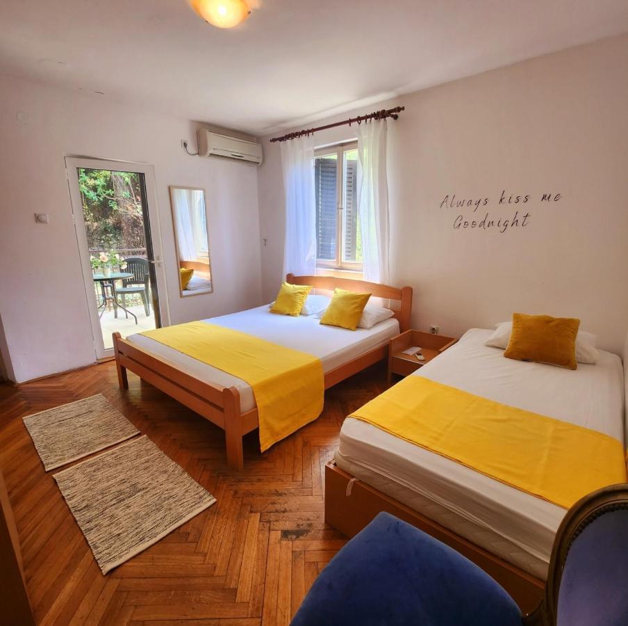 Bela Kuca Studio Apartments-Na Korak Do Mora-A Step To The Sea Rafailovići Eksteriør billede