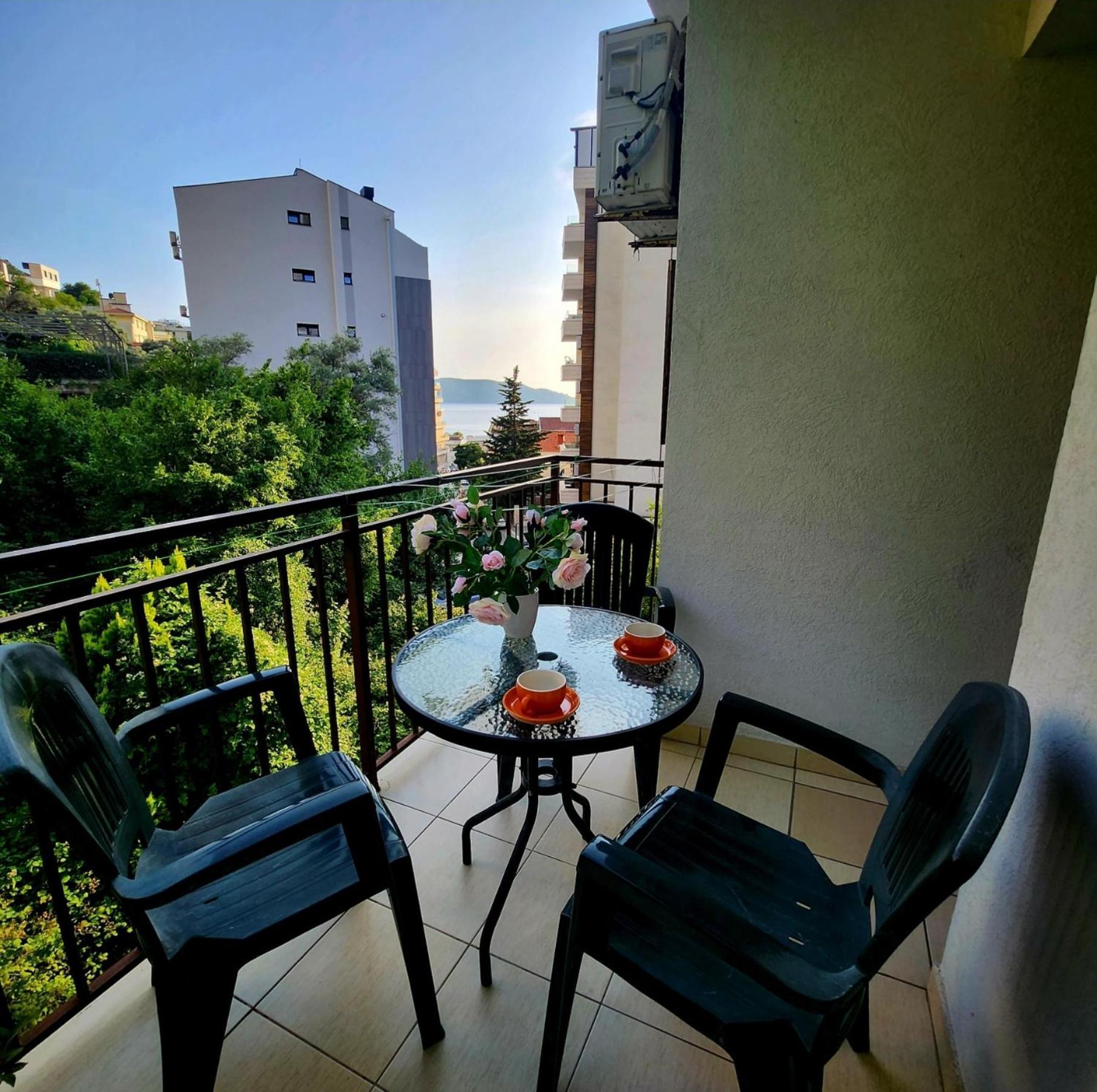 Bela Kuca Studio Apartments-Na Korak Do Mora-A Step To The Sea Rafailovići Eksteriør billede