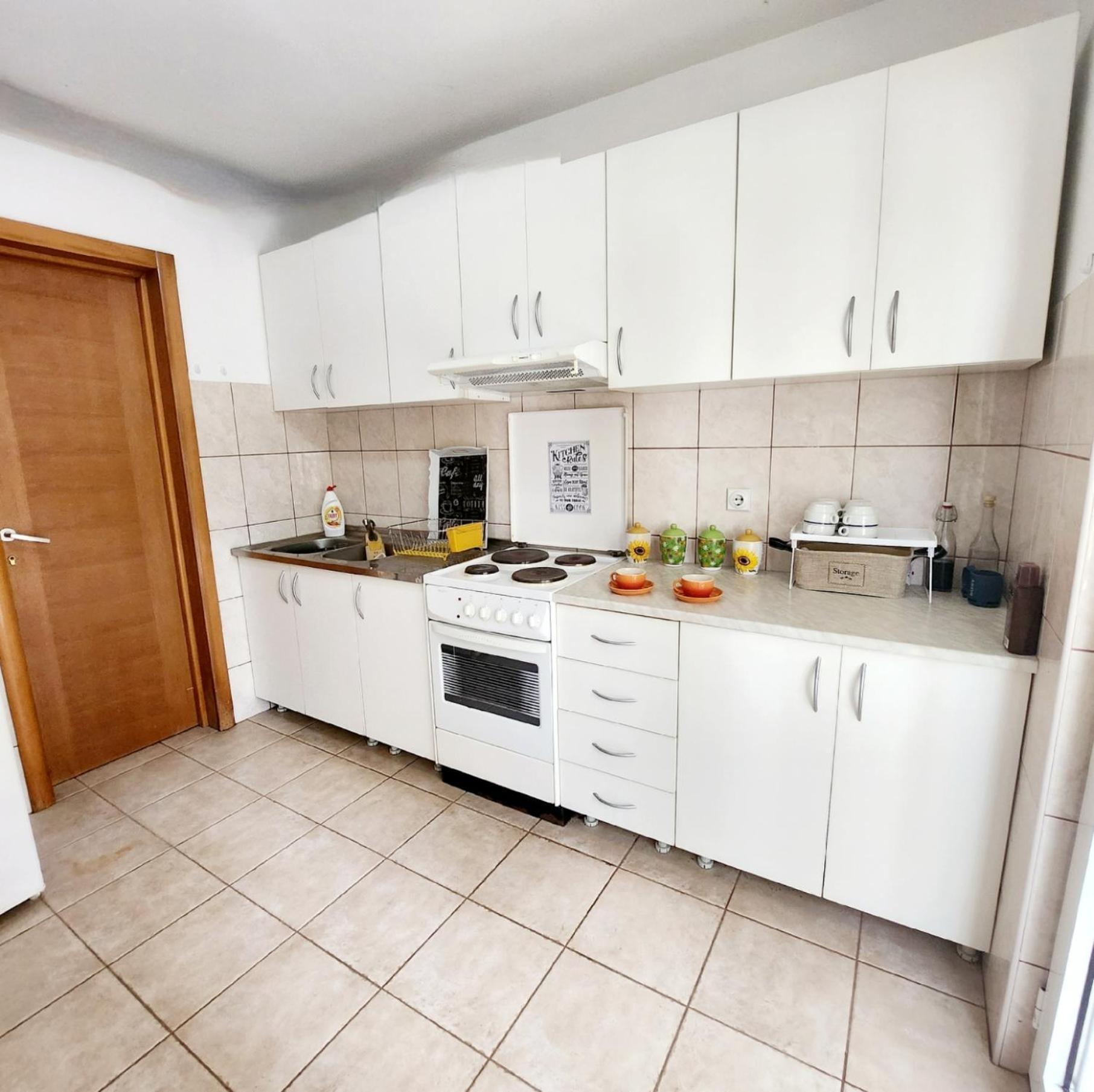 Bela Kuca Studio Apartments-Na Korak Do Mora-A Step To The Sea Rafailovići Eksteriør billede