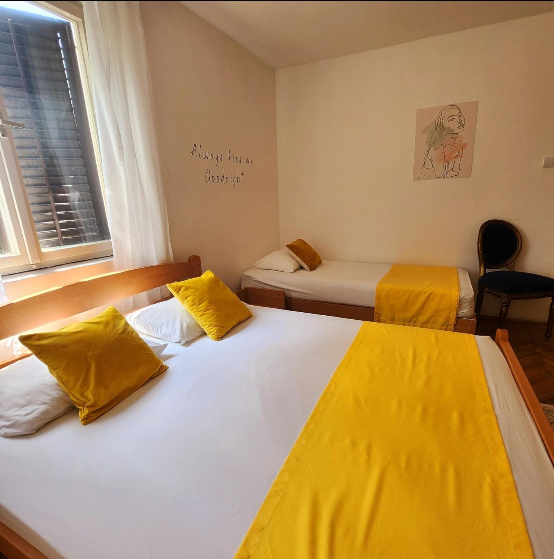Bela Kuca Studio Apartments-Na Korak Do Mora-A Step To The Sea Rafailovići Eksteriør billede