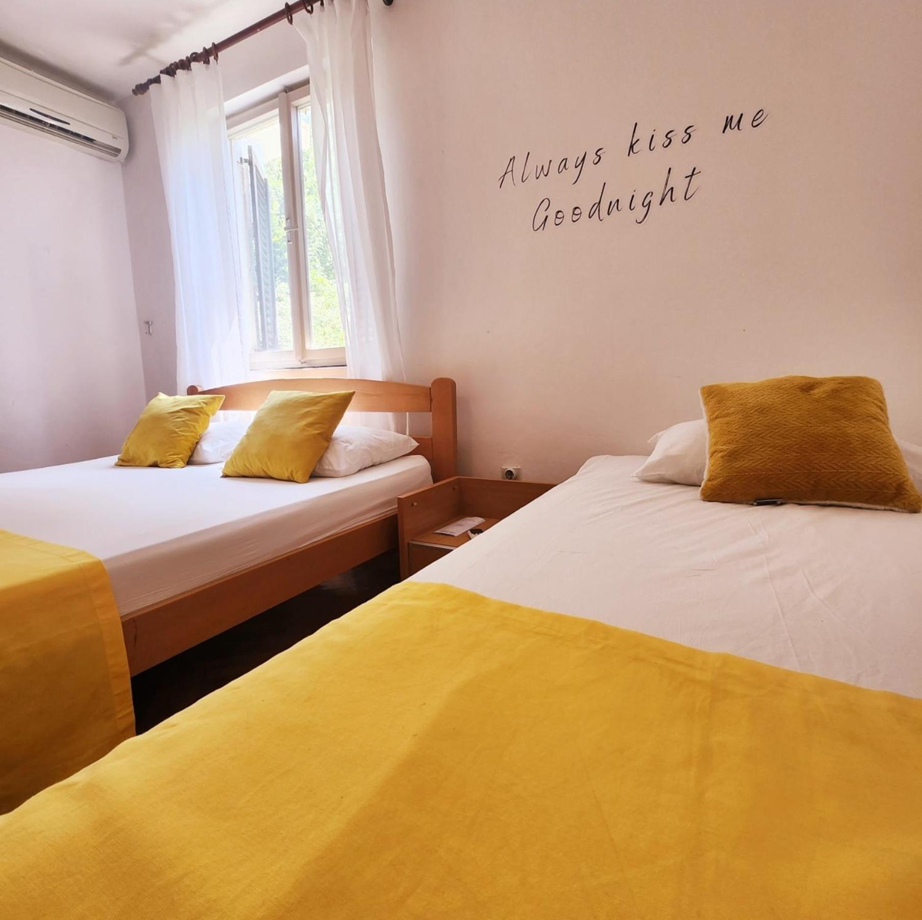 Bela Kuca Studio Apartments-Na Korak Do Mora-A Step To The Sea Rafailovići Eksteriør billede