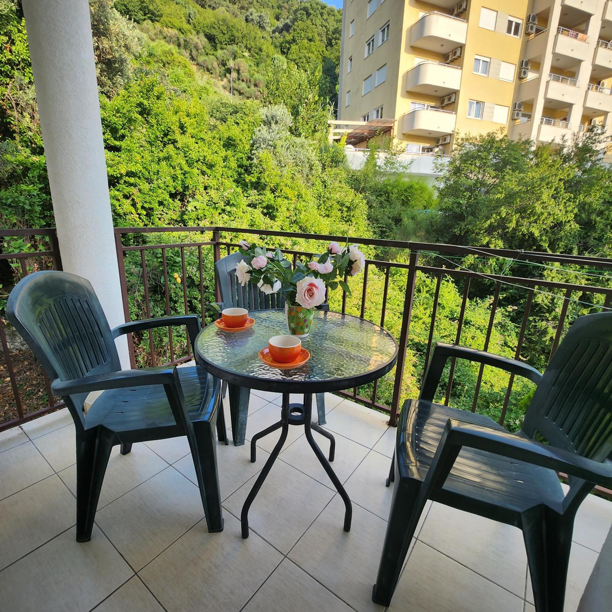 Bela Kuca Studio Apartments-Na Korak Do Mora-A Step To The Sea Rafailovići Eksteriør billede