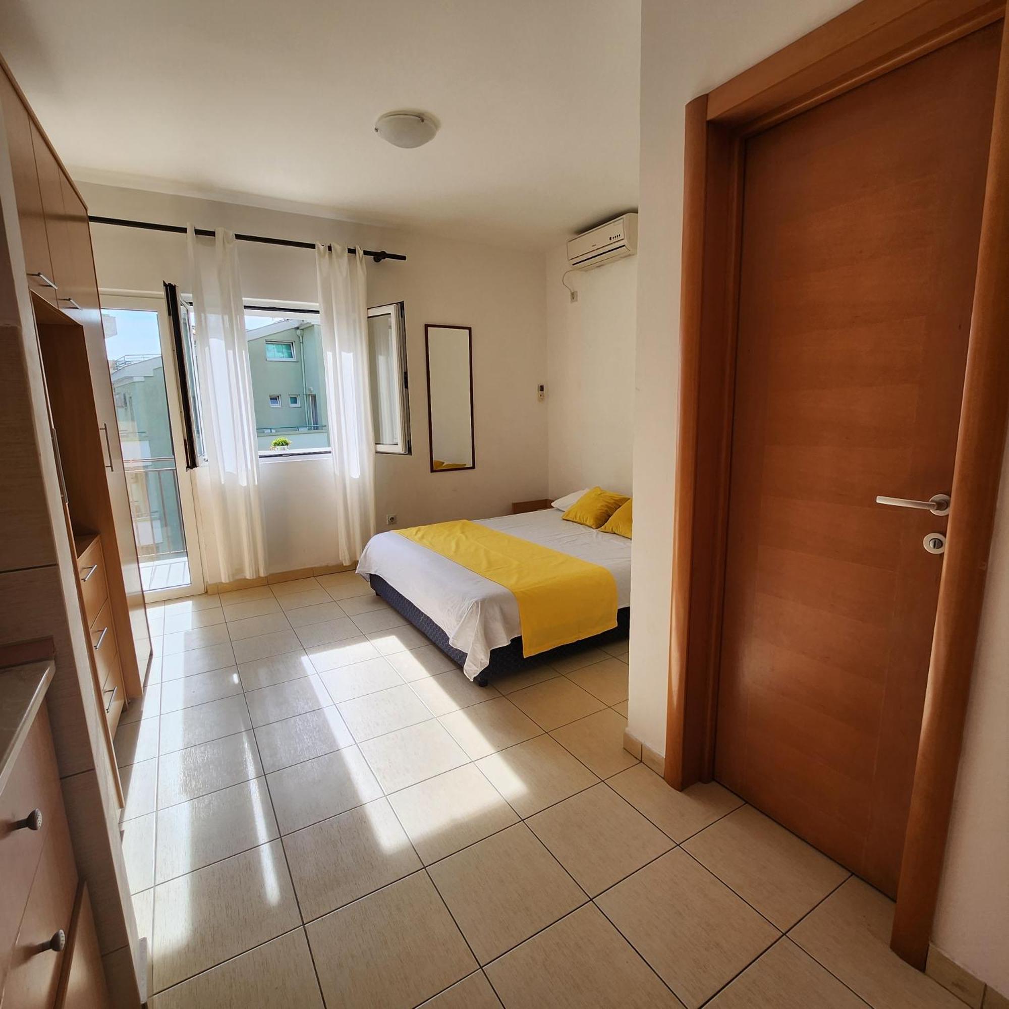 Bela Kuca Studio Apartments-Na Korak Do Mora-A Step To The Sea Rafailovići Eksteriør billede