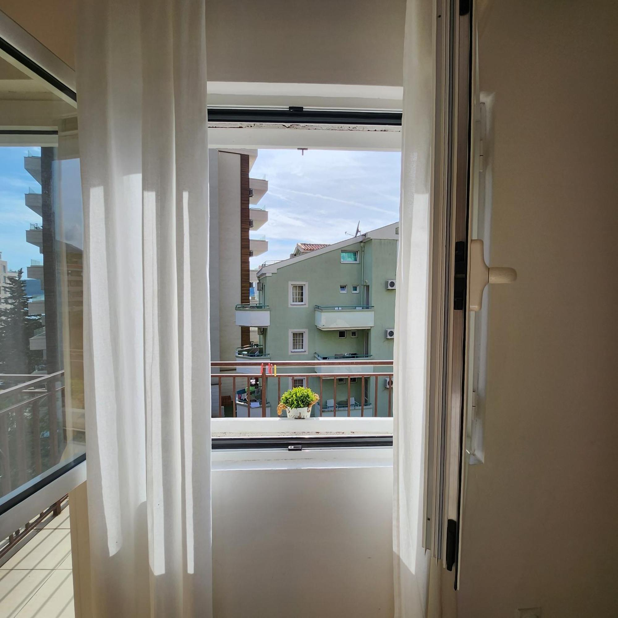 Bela Kuca Studio Apartments-Na Korak Do Mora-A Step To The Sea Rafailovići Eksteriør billede