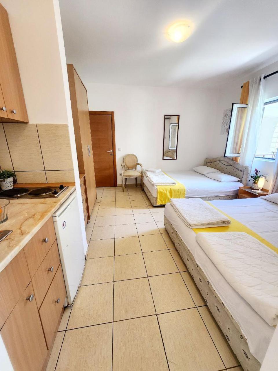 Bela Kuca Studio Apartments-Na Korak Do Mora-A Step To The Sea Rafailovići Eksteriør billede