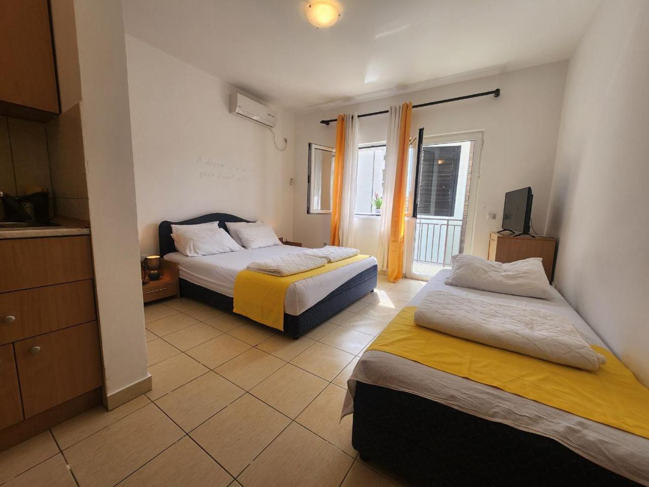 Bela Kuca Studio Apartments-Na Korak Do Mora-A Step To The Sea Rafailovići Eksteriør billede
