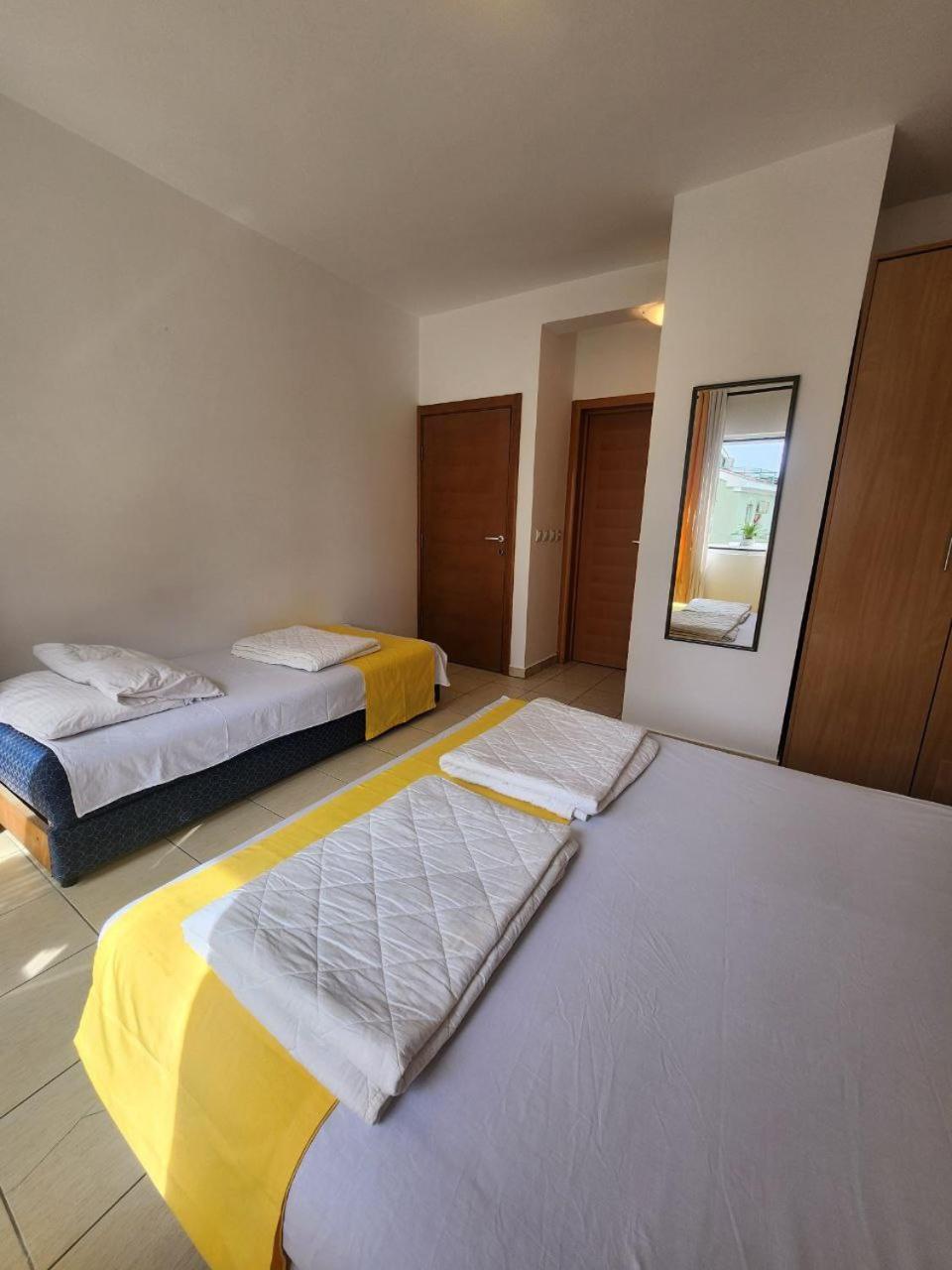 Bela Kuca Studio Apartments-Na Korak Do Mora-A Step To The Sea Rafailovići Eksteriør billede