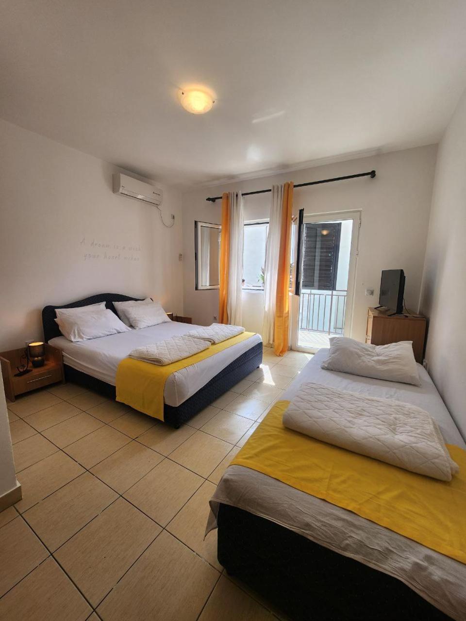 Bela Kuca Studio Apartments-Na Korak Do Mora-A Step To The Sea Rafailovići Eksteriør billede